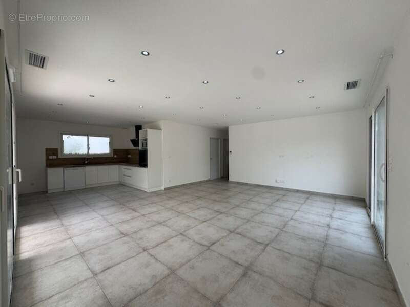 Maison à LES SALLES-DU-GARDON