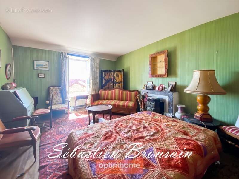 Maison à CHATEAU-CHALON