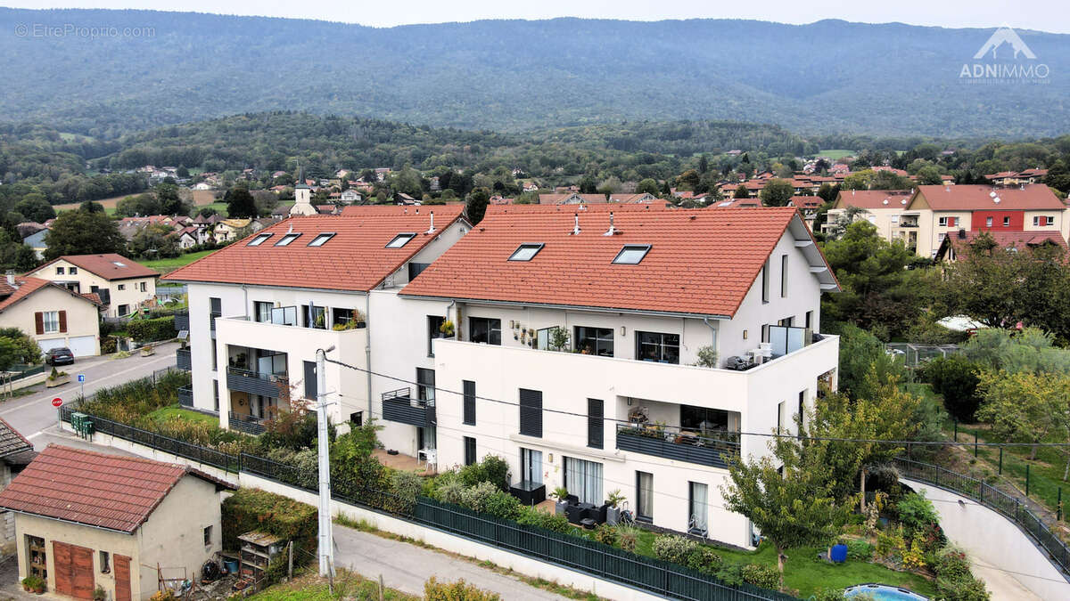 Appartement à PERON