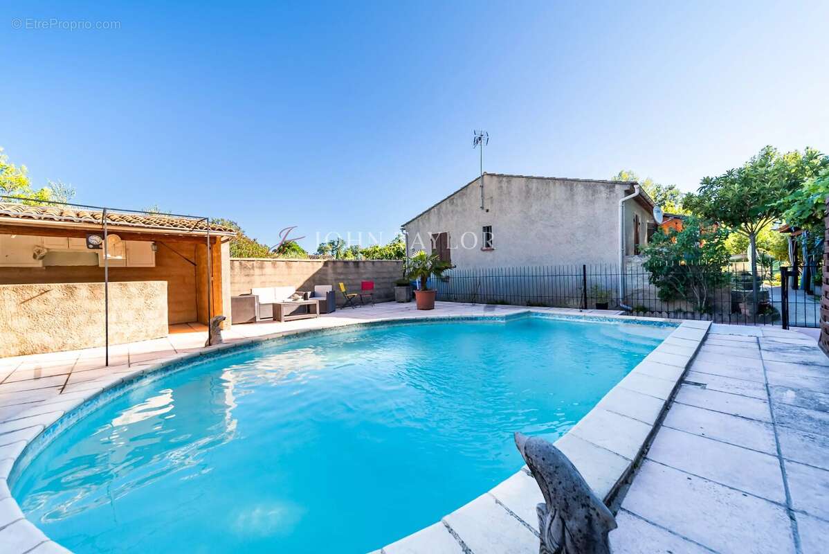 Les taillades — maison traditionnelle avec piscine et jardin - photo 4