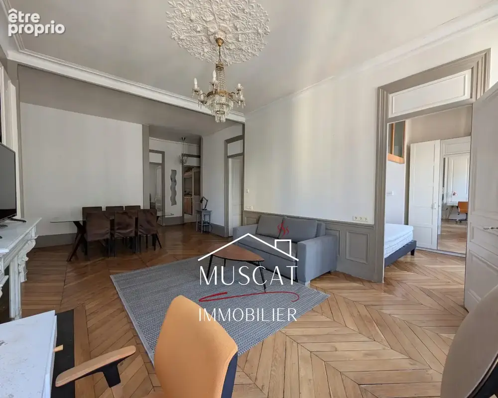 LYON 69002 - Appartement -  3 pièces - 80 m2 - Au cœur de la Presqu’île lyonnaise - photo 2