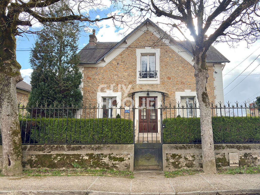 Maison à SOISY-SUR-SEINE