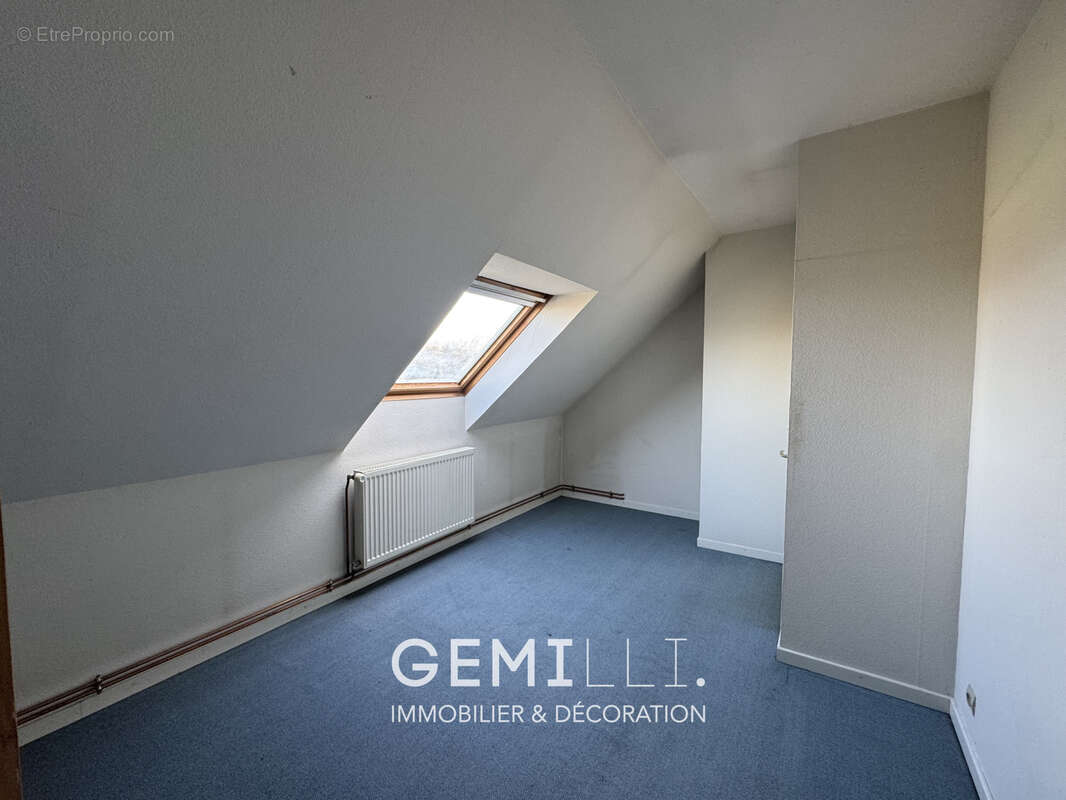 Maison à STEINBRUNN-LE-BAS