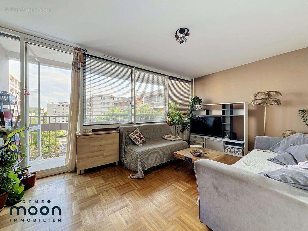 A Vendre - Appartement T3 58m² - Balcon - Cave - Parking - photo 2