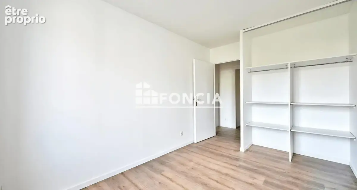 Découvrez cette agréable maison de 79 m² construite en 2004, située sur une parcelle de 182 m² au sein d’une résidence sécurisée - photo 8