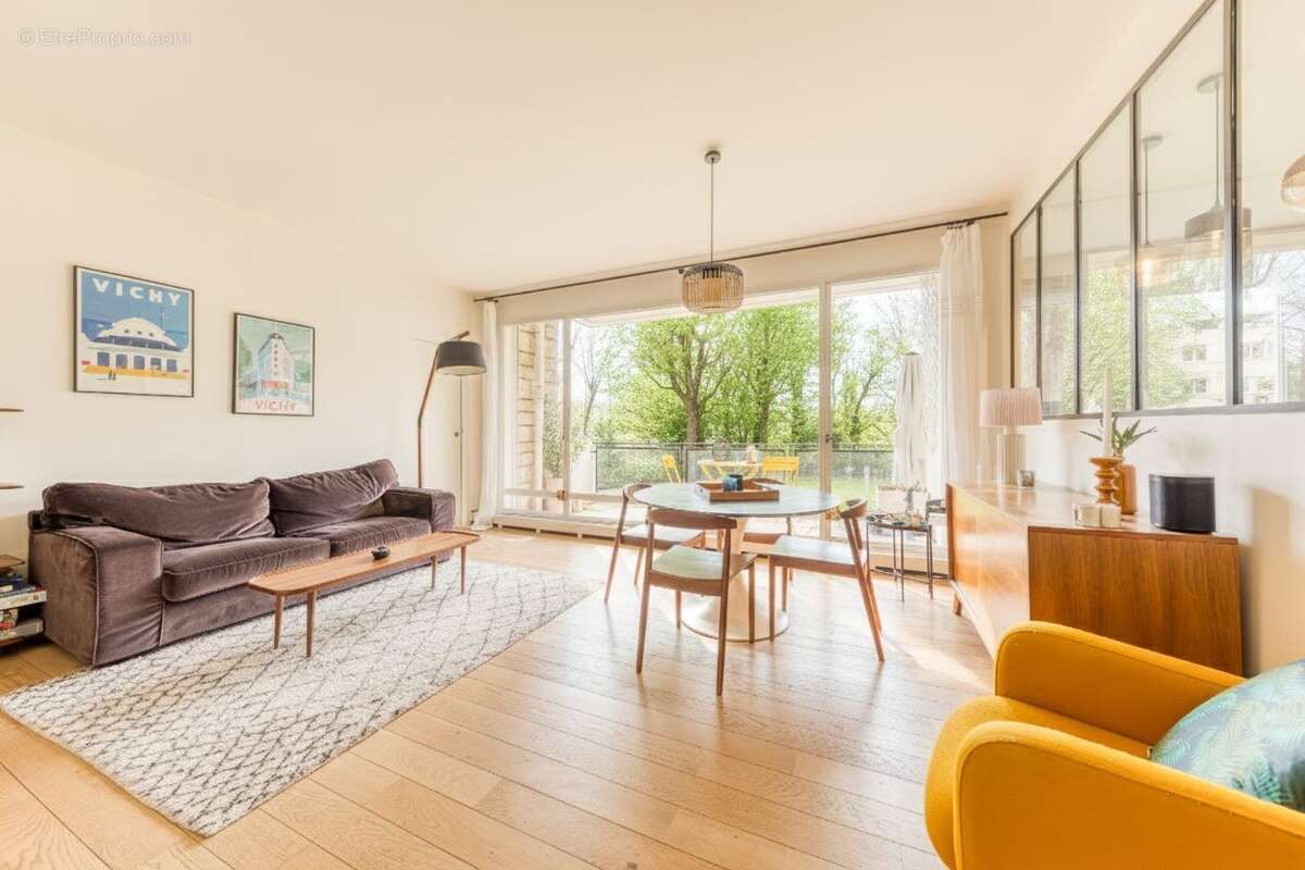Appartement à MARNES-LA-COQUETTE