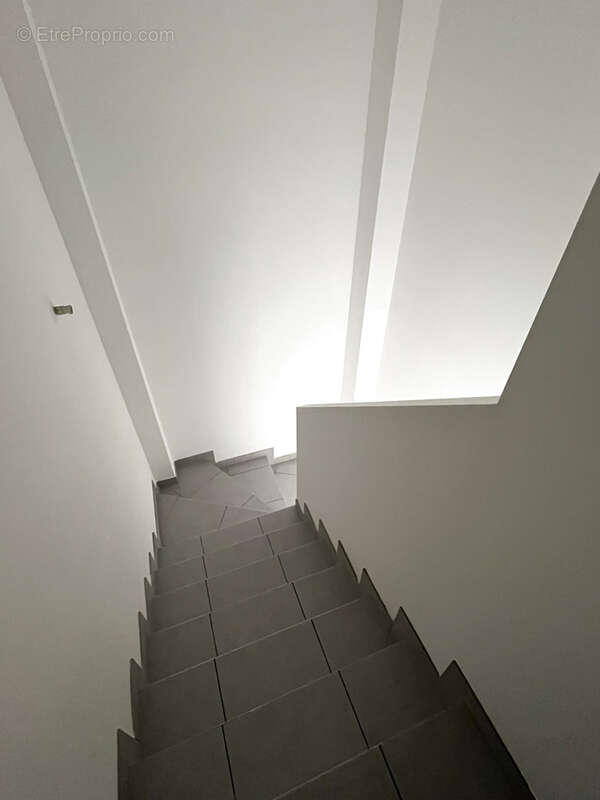 Maison à AY-SUR-MOSELLE