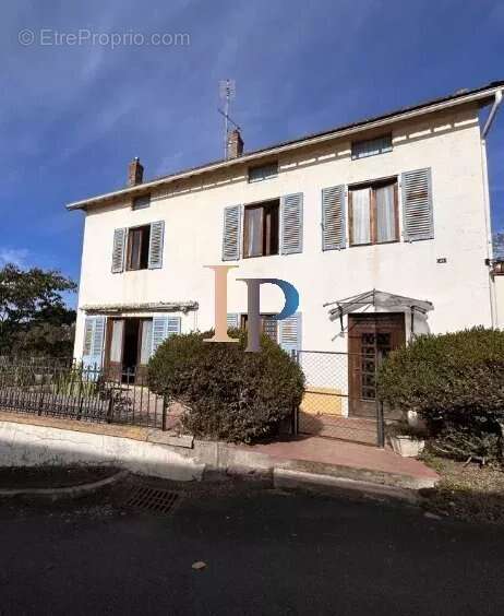 Maison à POUILLY-SOUS-CHARLIEU