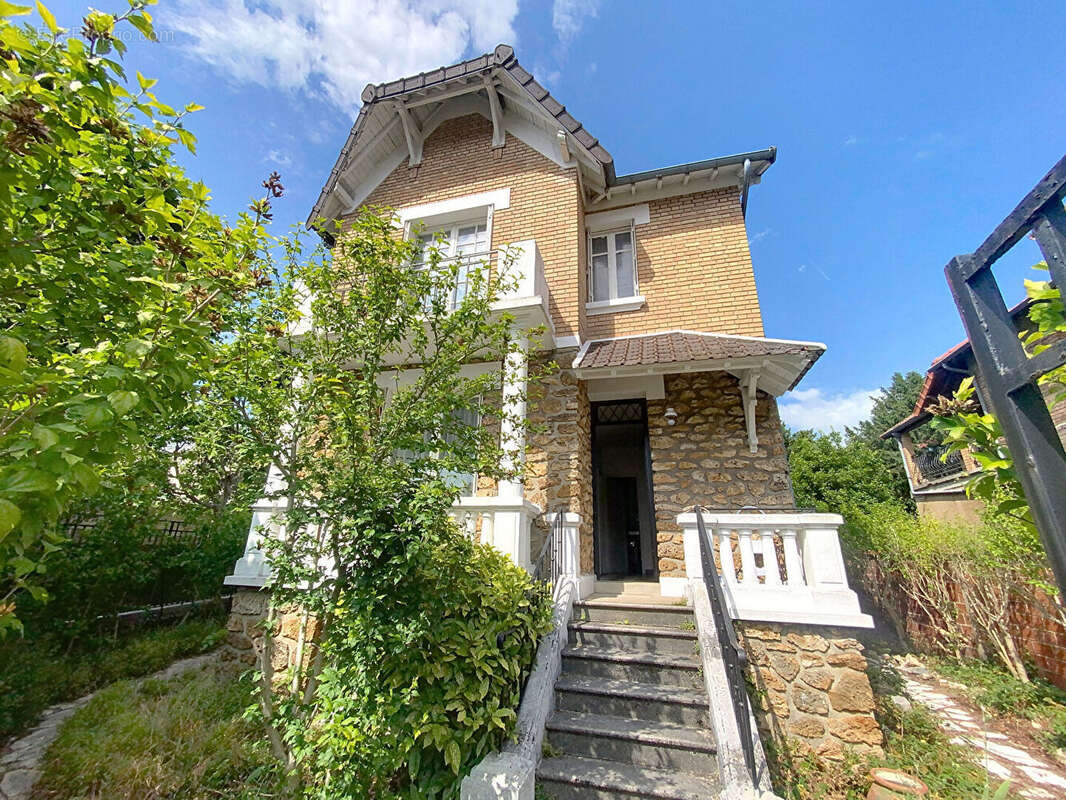 Maison à SAINT-MAUR-DES-FOSSES