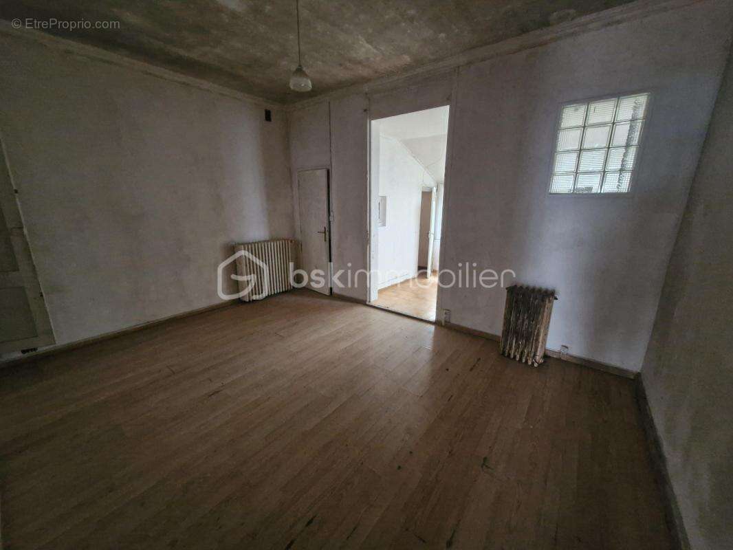 Maison de ville de 118m2/Immeuble de rapport à Sainte-Foy-La-Grande à rénover - photo 3