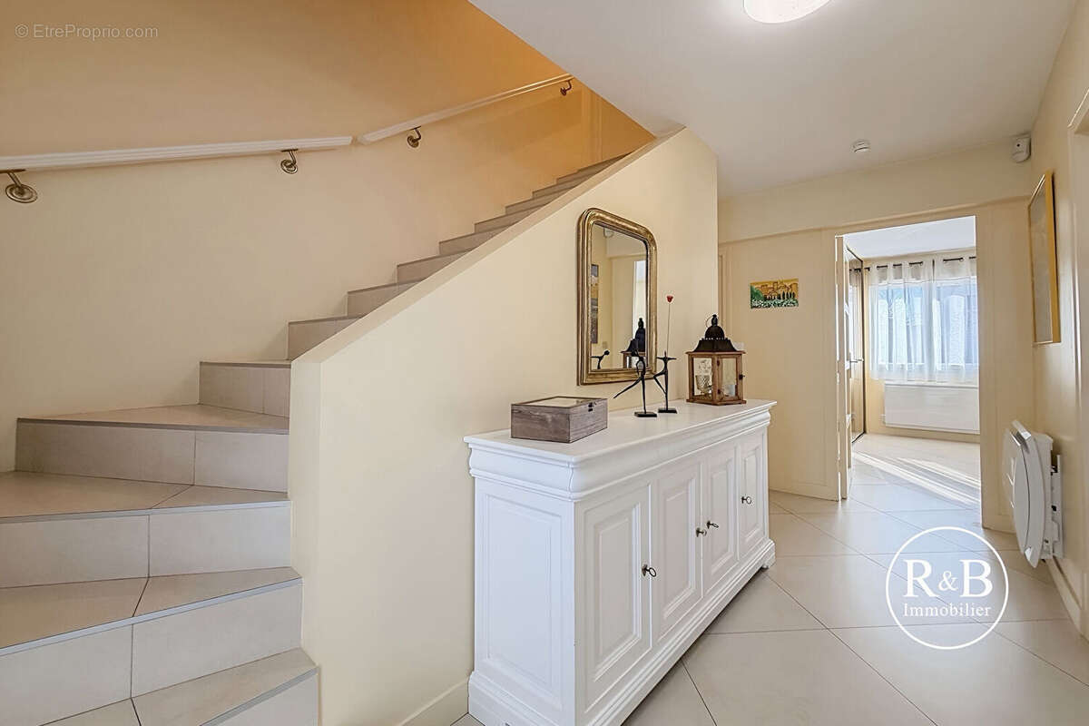 Maison à LES CLAYES-SOUS-BOIS