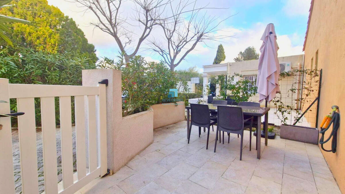 Appartement à ROQUEBRUNE-SUR-ARGENS