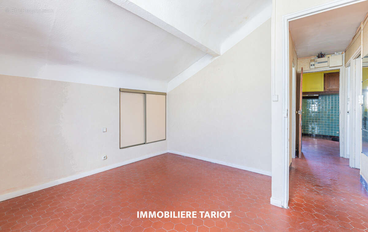 Appartement à MARSEILLE-4E