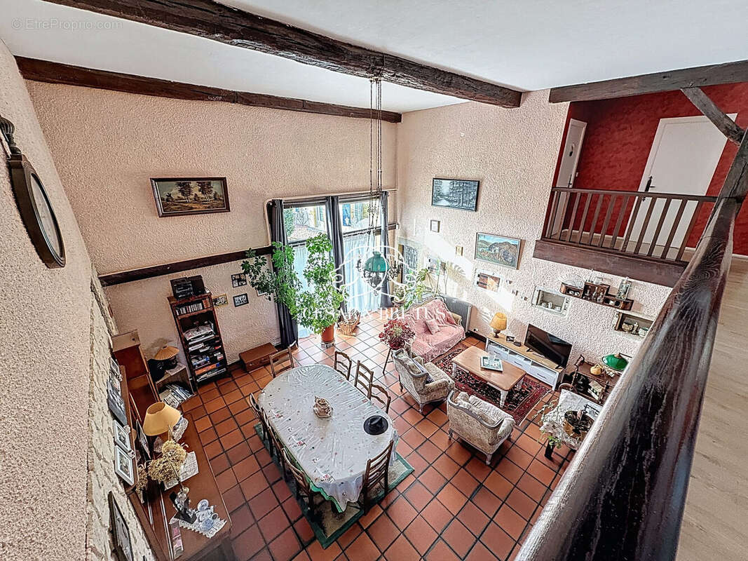 Maison à POUILLY-SOUS-CHARLIEU