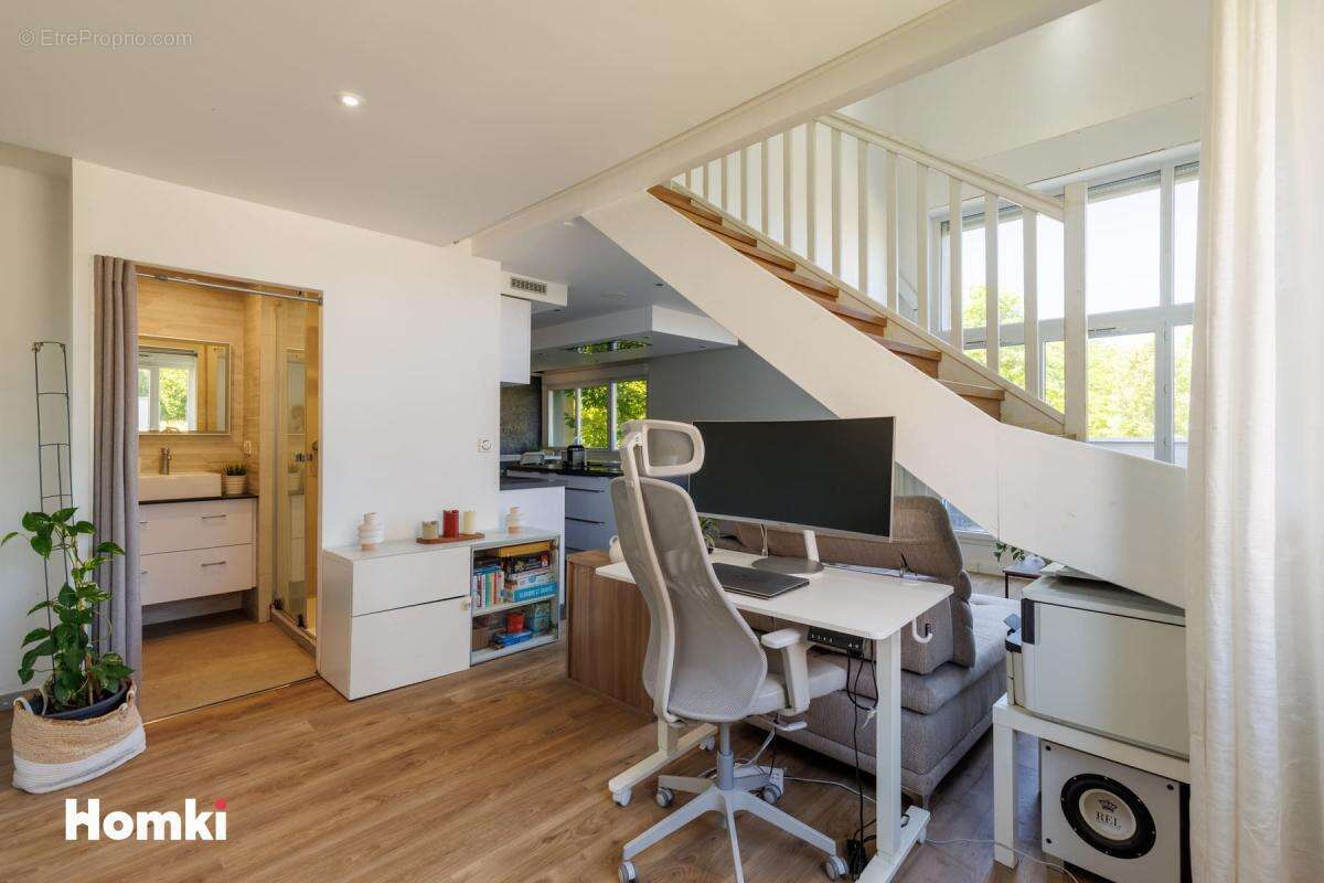 COUP DE CŒUR GARANTI — Duplex T5 atypique 104 m²  Terrasse  Vue Parc  Saint-Priest, Rue Claude Berri - photo 6