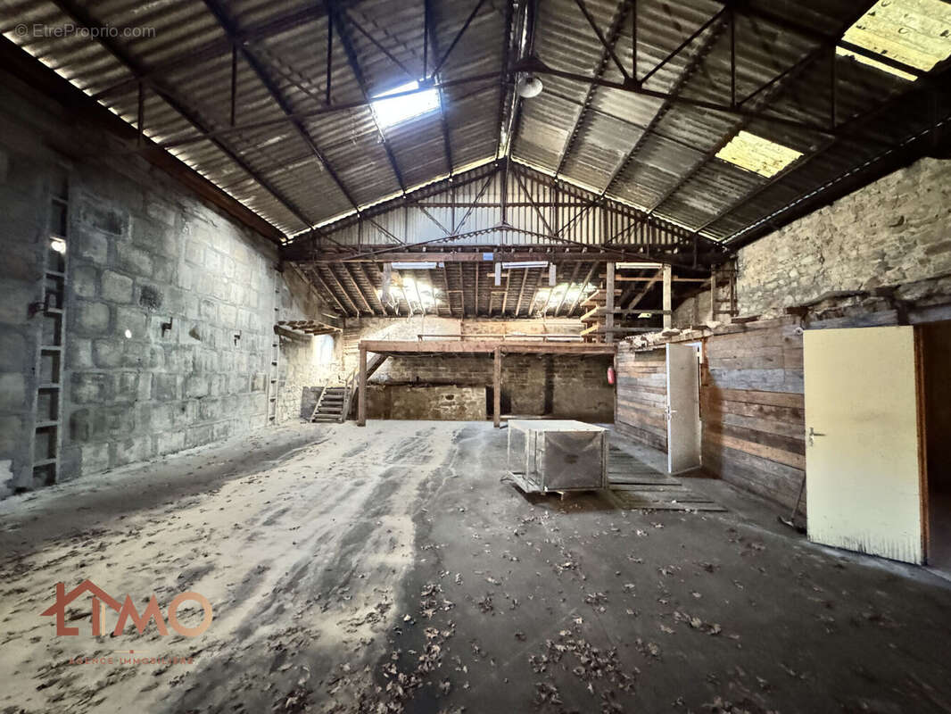 Photo 4 - Parking à EYMOUTIERS