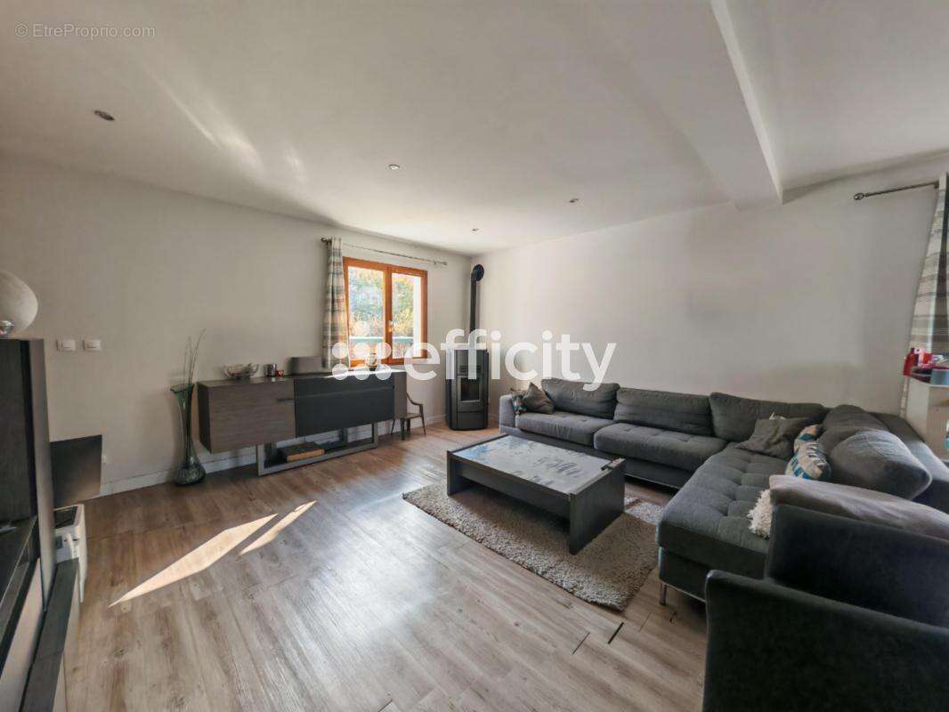 Maison à SAINT-GEOIRE-EN-VALDAINE