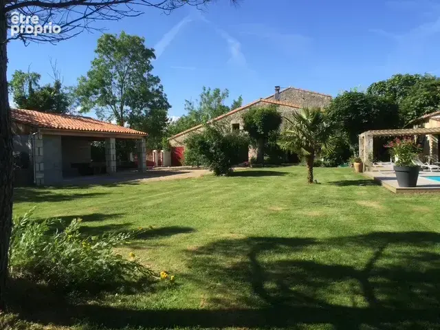 Maison pierres d'env. 213 m2 avec piscine et dependance dans un ecrin de verdure - photo 1