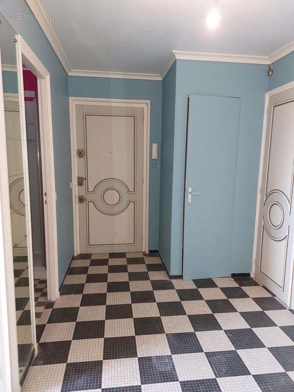 Hall d'entrée - Appartement à TOURCOING