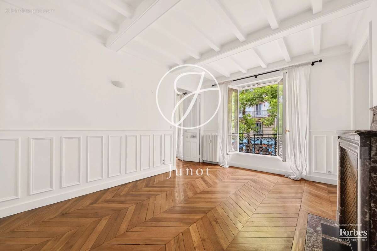 Appartement à PARIS-16E