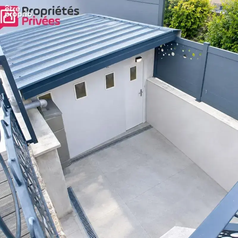 Maison de bourg rénovée de 130 m² avec jardin, véranda et deux garages ? Aucun travaux à prévoir ? Ambrières-les-Vallées 53300 e - photo 9