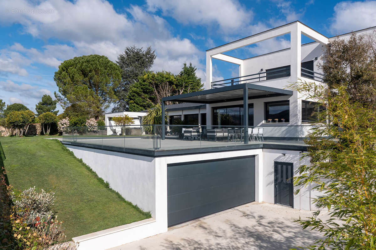 VILLA CONTEMPORAINE  DE  PRESTIGE : 256m² sur  parcelle 913m²  - Panorama exceptionnel sur la Vallée du Rhône - photo 15