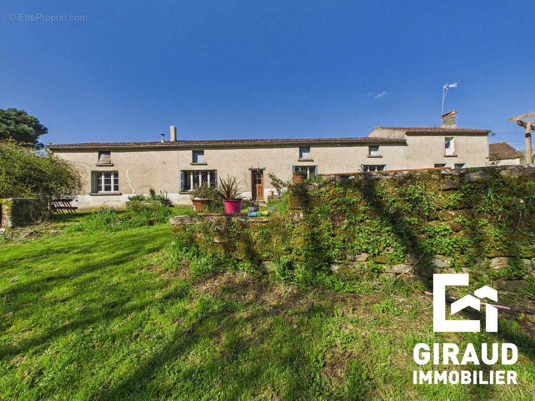 Maison à SAINT-CYR-DES-GATS