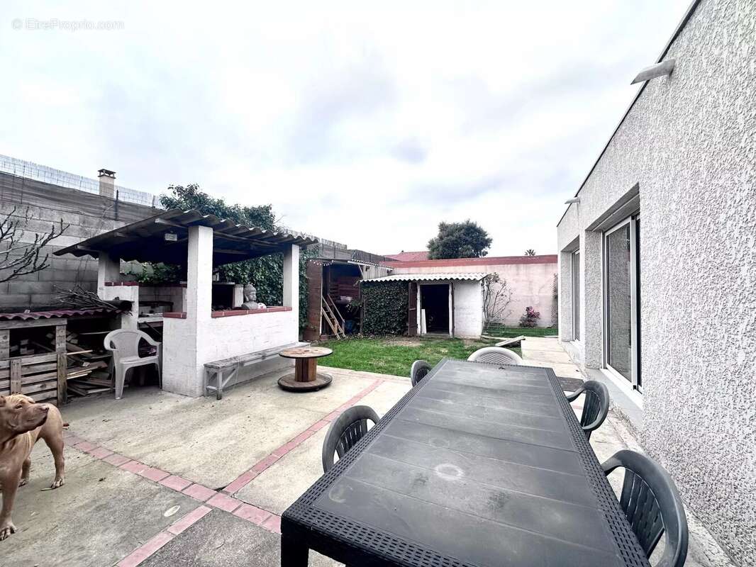 Maison à VILLELONGUE-DELS-MONTS