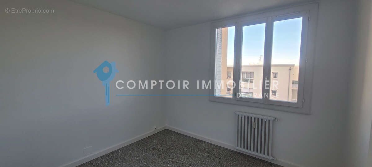 Appartement t4 (2 chambres) climatise, double vitrage, traverant, avec ascenseur, balcon, loggia, cave, parkin - photo 10