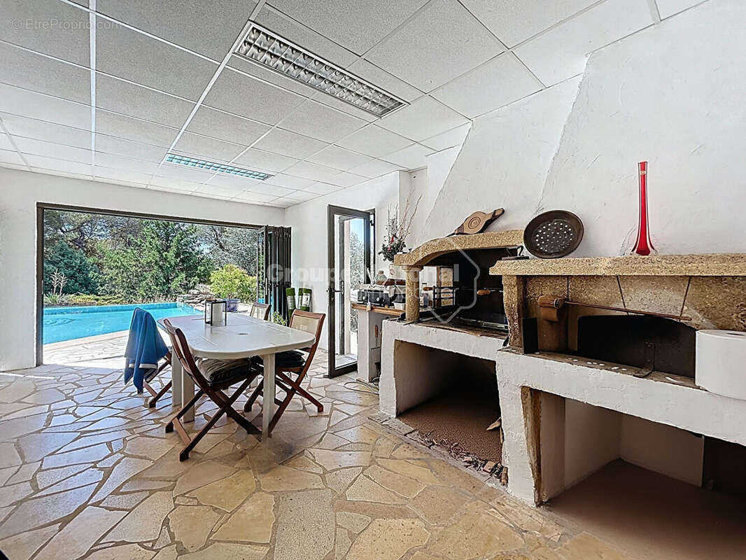 Uchaux, propriété avec gîte 205m² , possibilité revenu locatif, 4870m² de terrain arboré avec piscine - photo 7