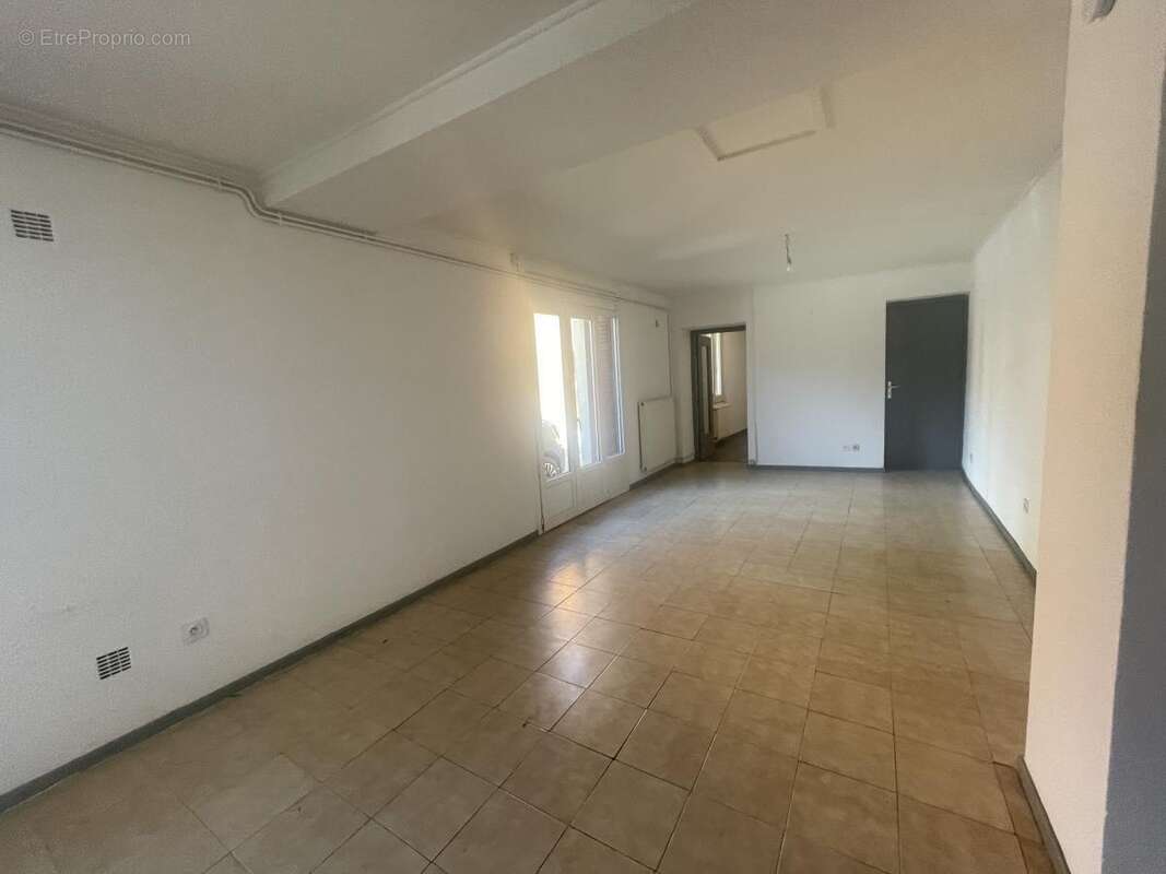 Appartement 69 m² à Saint-Georges-Les-Bains  - photo 4