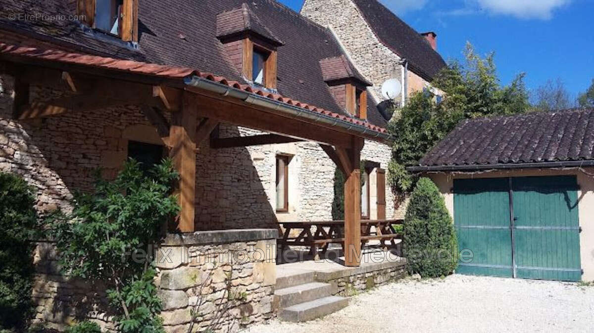 Maison à SAINTE-NATHALENE