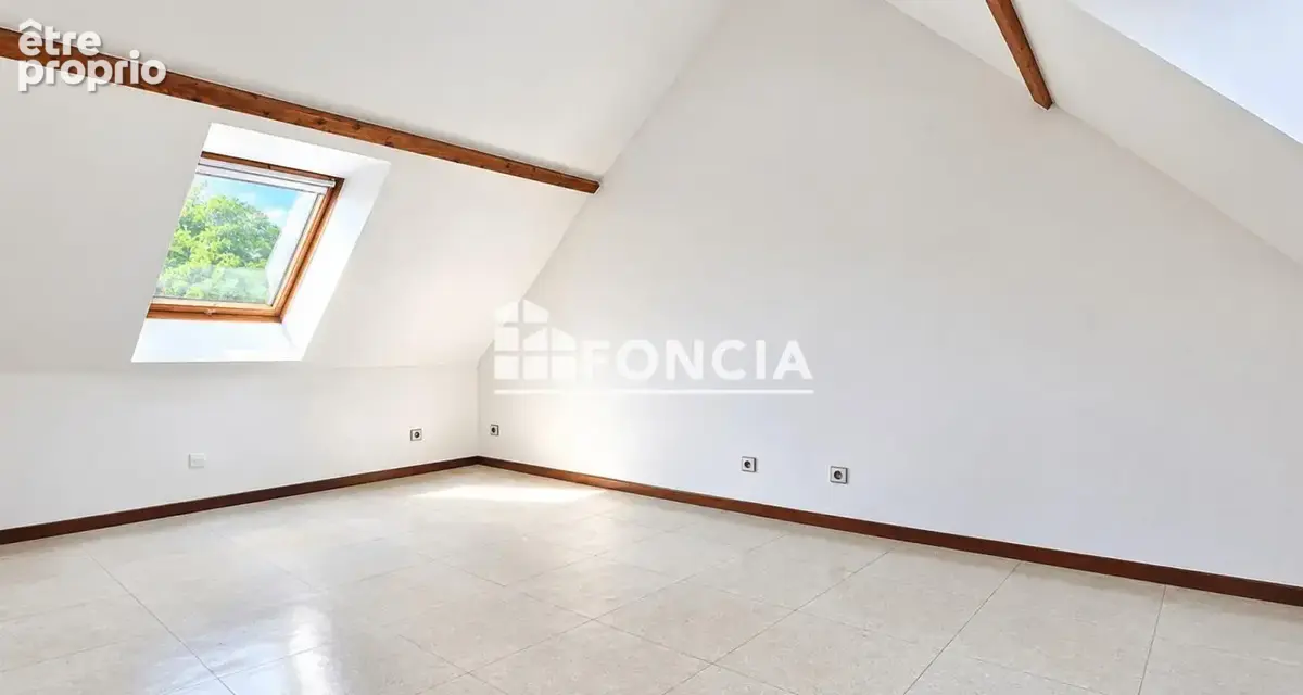 Château-thierry – ensemble immobilier avec 3 appartements, cour, jardin et nombreuses dépendances - photo 10