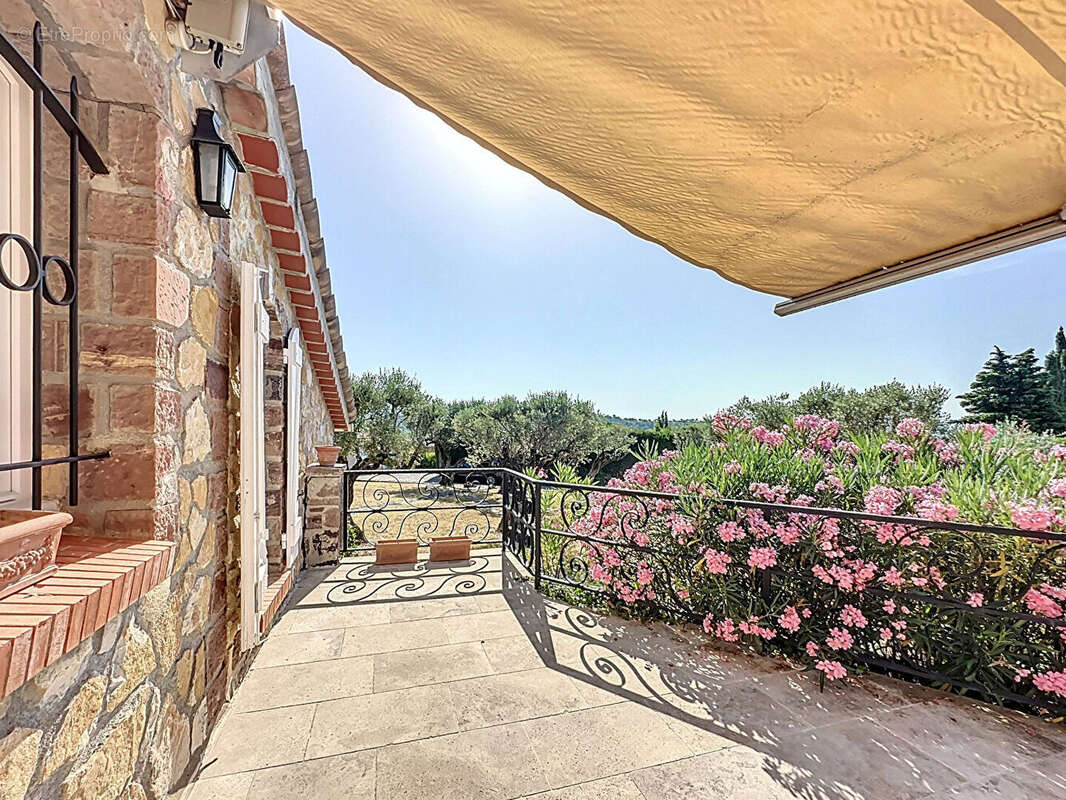 Maison à TOURRETTES