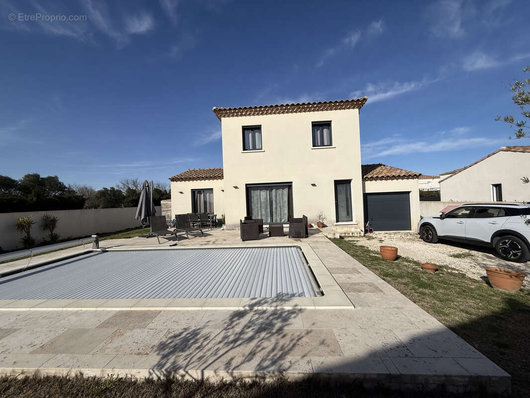 Maison à SAINT-CHAPTES