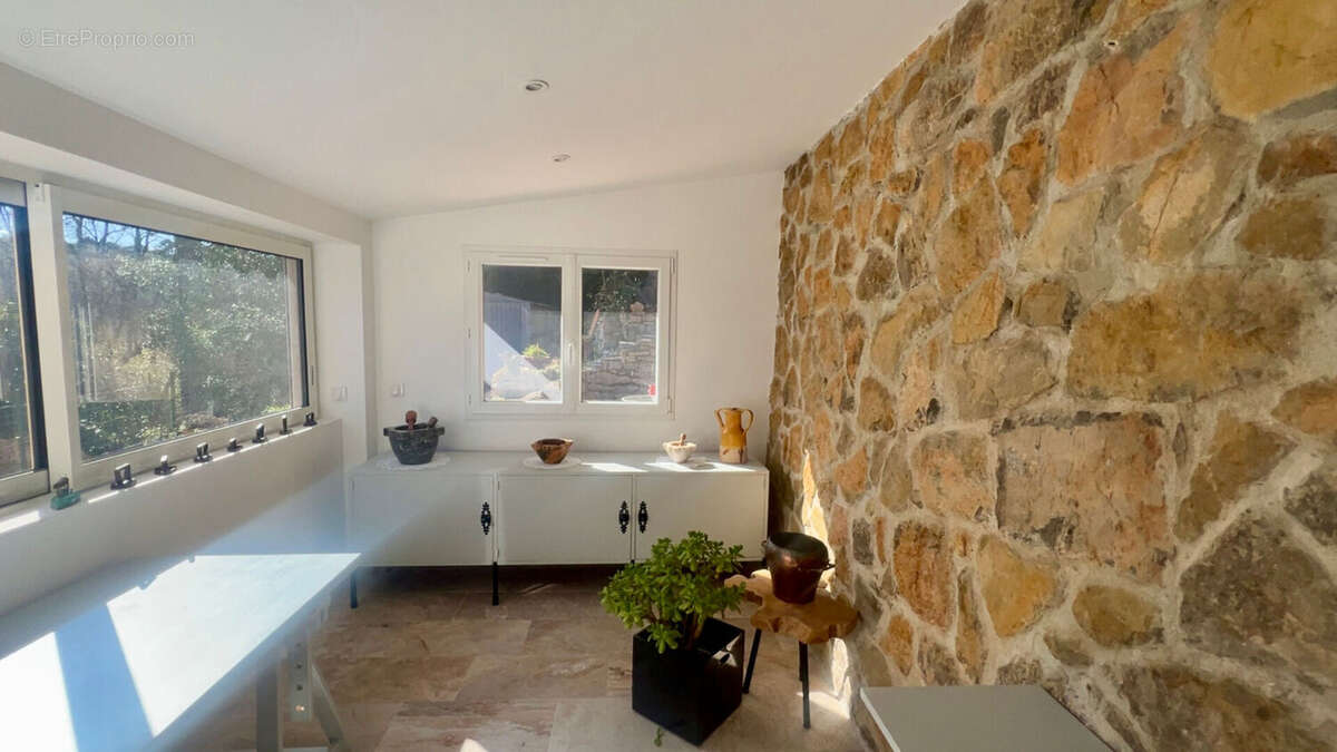 Maison à FLASSANS-SUR-ISSOLE