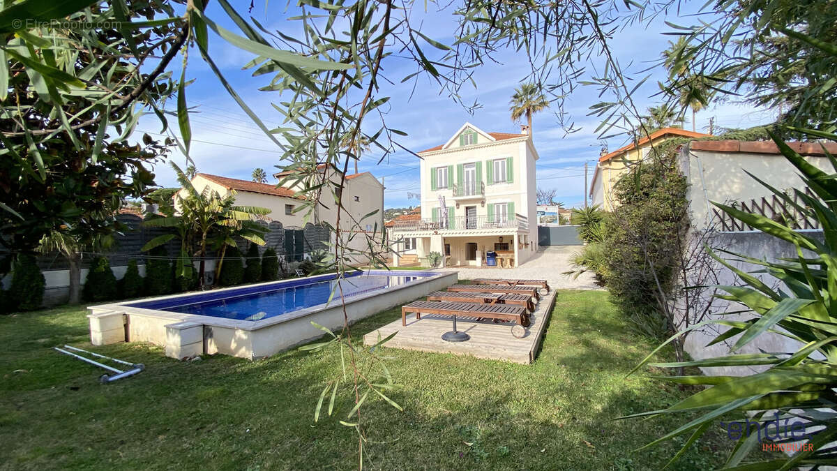 Maison à VALLAURIS