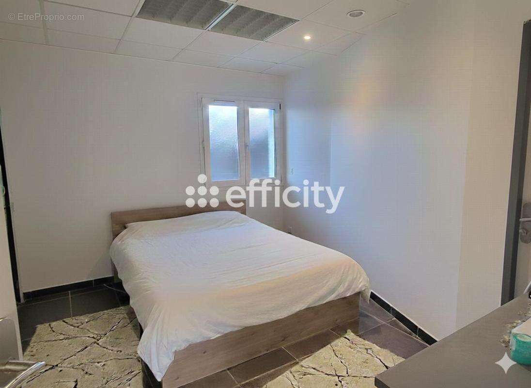 Commerce à MOURS-SAINT-EUSEBE