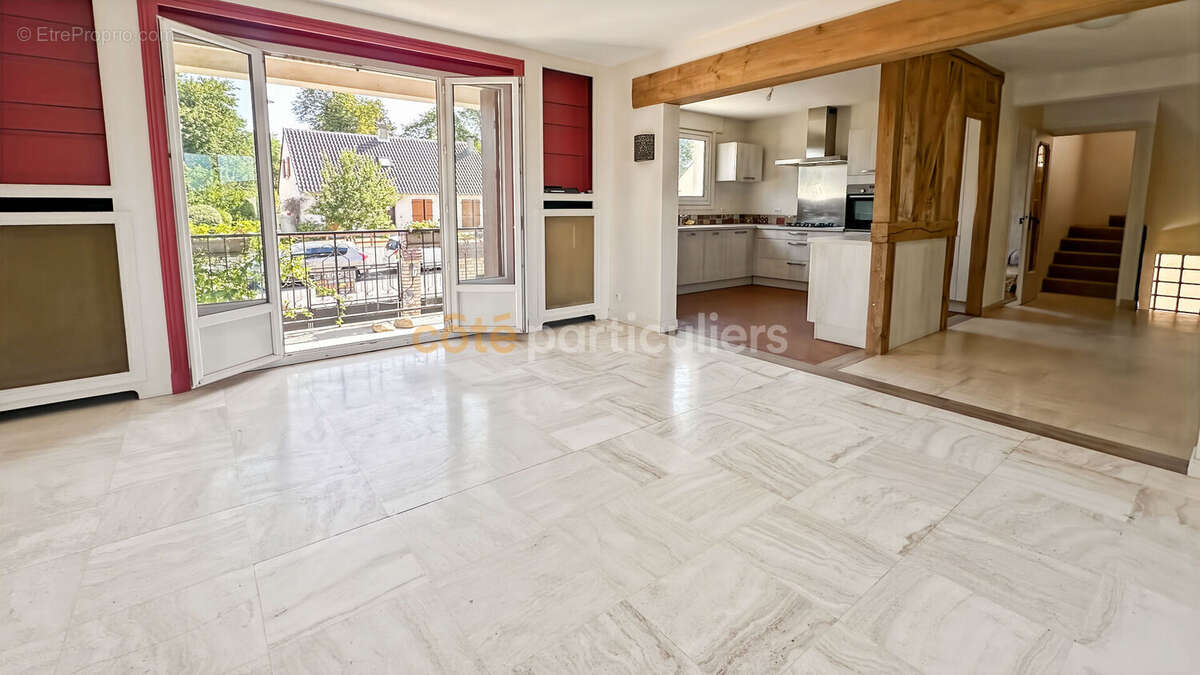 Vaste maison familiale de 185 m² avec jardin arboré et 6 chambres - photo 3