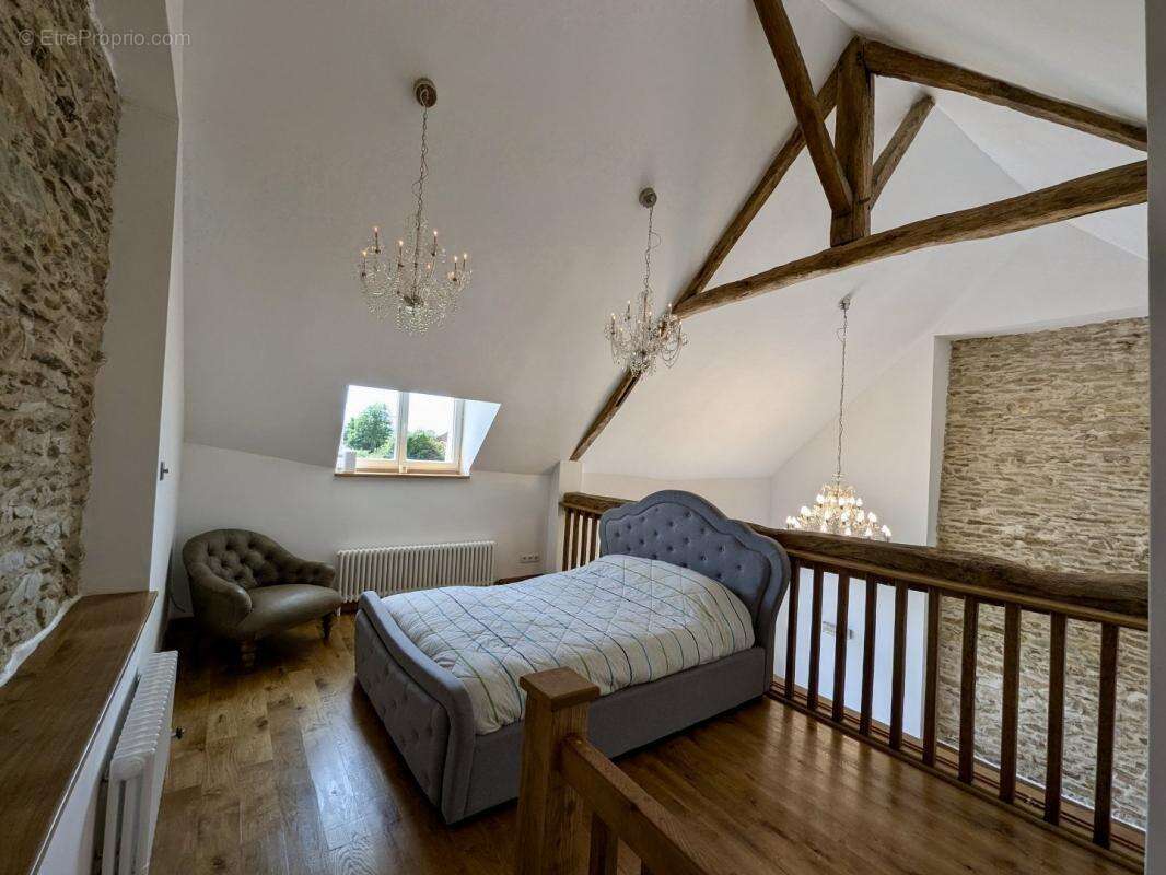 Maison à PARNAC