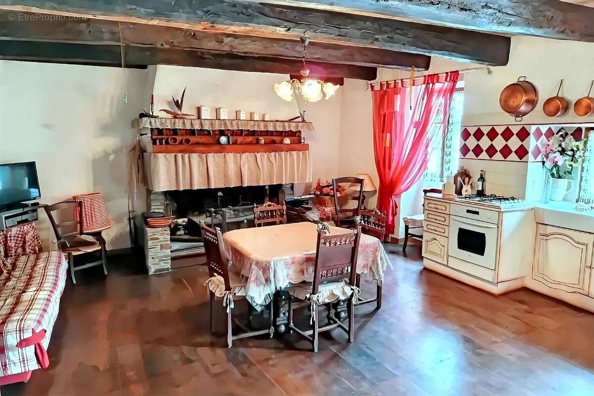 Charmante maison de campagne en pierre à BERLATS, au coeur de la nature - photo 2