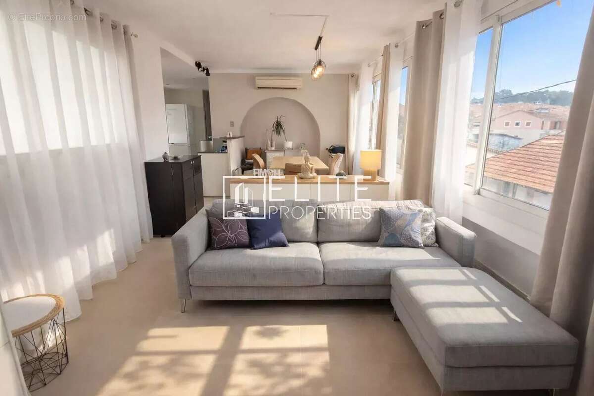 Appartement à VALLAURIS