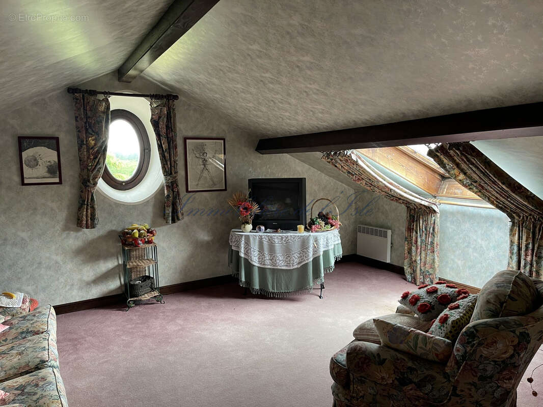 Maison à CHAMPNIERS-ET-REILHAC