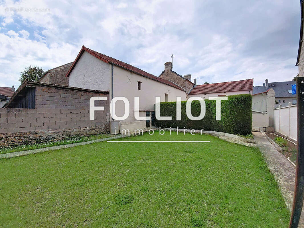 Maison à CLINCHAMPS-SUR-ORNE