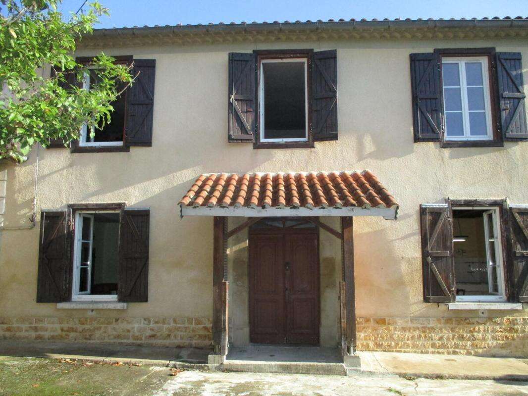 Maison à LARROQUE
