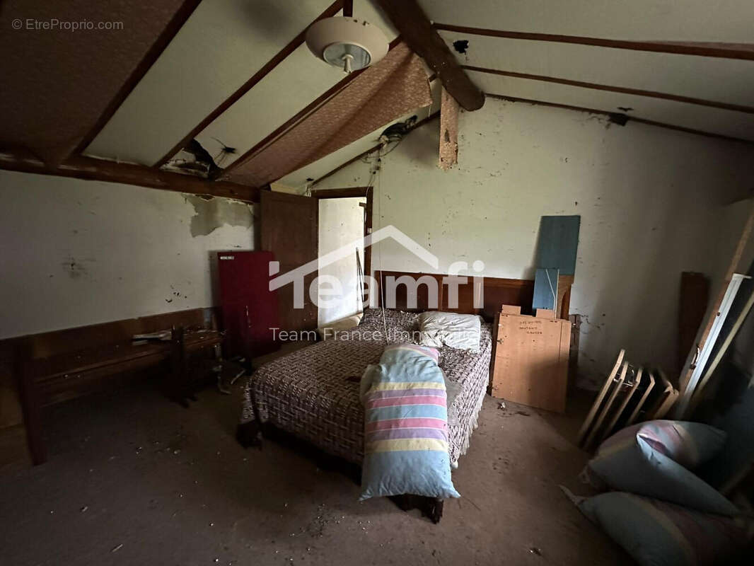 Maison à LA MONNERIE-LE-MONTEL