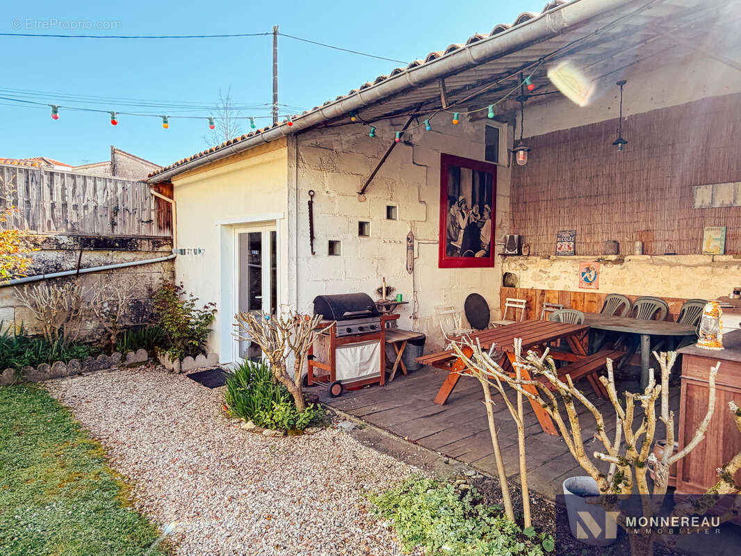 Maison à CHATEAUNEUF-SUR-CHARENTE