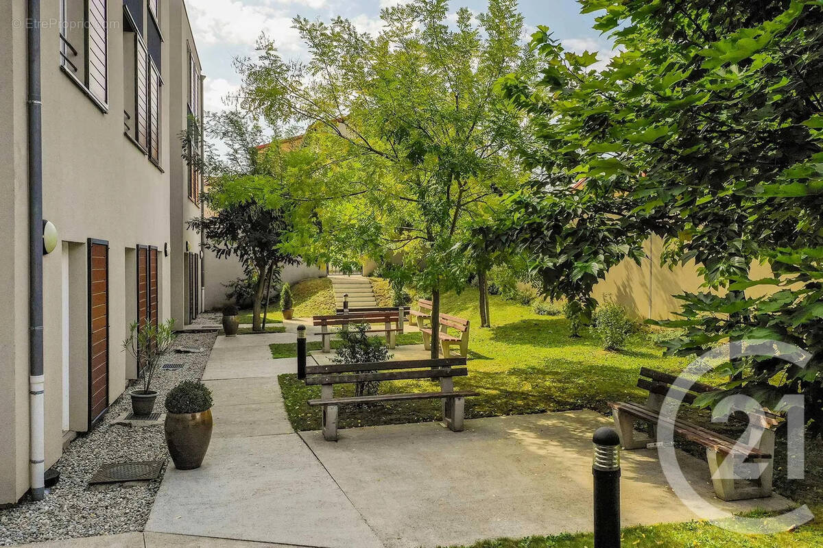 Appartement à SATHONAY-VILLAGE