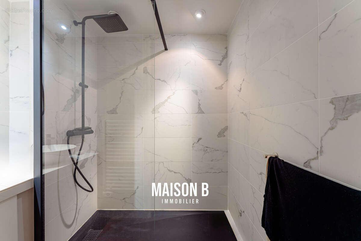Appartement à MARSEILLE-1E