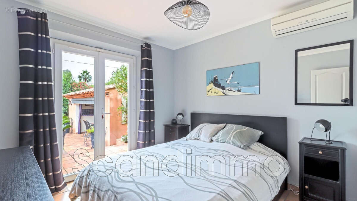 Maison à ROQUEBRUNE-SUR-ARGENS